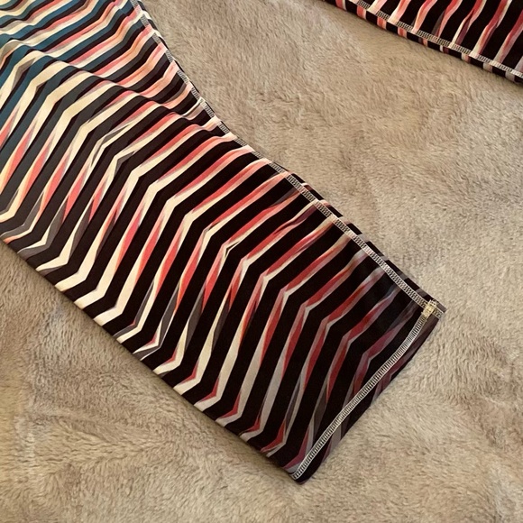 Athleta High Rise Prism Chaturanga Capri Leggings, Plus 2X - Picture 4 of 15